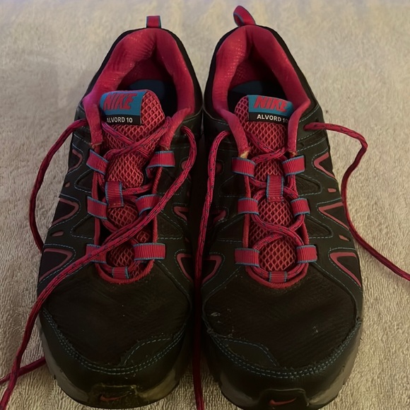 Women’s Nike shoes size 10 - Picture 1 of 4